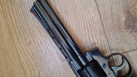 Buenas a todos,

Pongo a la venta esta joya, se trata de un COLT PYTHON con cañón de 6"  calibre 01
