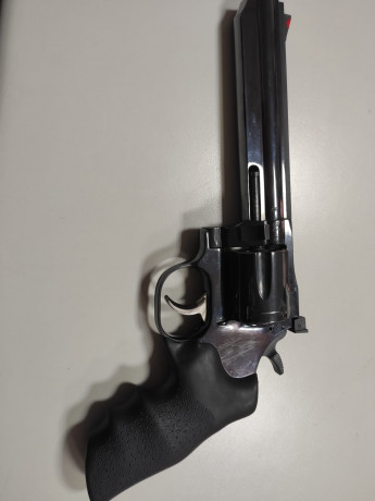 Se vende revolver wesson 357 guiado en A, 300€ euros más portes tienen la culpa, no es mío en caso de 00
