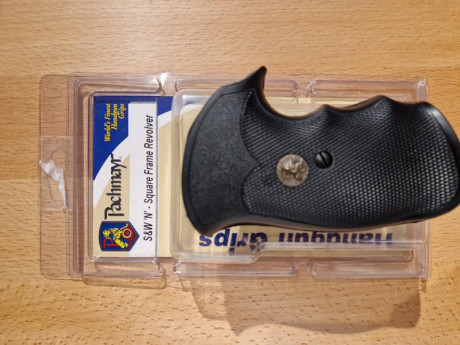 Están nuevas sin estrenar. Vendo porque he comprado otras que me gustan más.
Para Smith and Wesson N frame 02