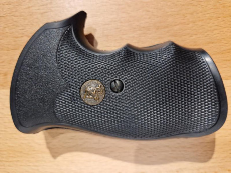 Están nuevas sin estrenar. Vendo porque he comprado otras que me gustan más.
Para Smith and Wesson N frame 01