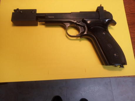 Vendo pistola Baikal MCM modelo Margolin. en muy buen estado, con dos cargadores, contrapeso, y estuche 02