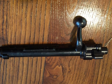 Vendo Mauser Coruña calibre 8x57, 
Precio del rifle 400 Euros. 
contacto por Email: gnzlmartinp@gmail.com.
El 00