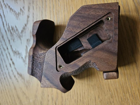 Se vende Cacha Steyr nueva, para pistolas electrónicas. 01