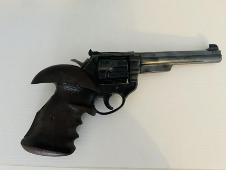 (Interesados llamar al 685197352) Pongo ala venta este revólver de la marca Astra Macht calibre 38 el 02