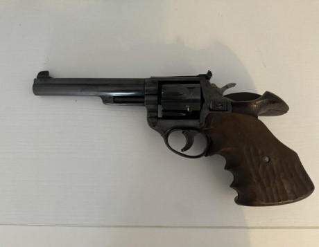 (Interesados llamar al 685197352) Pongo ala venta este revólver de la marca Astra Macht calibre 38 el 01