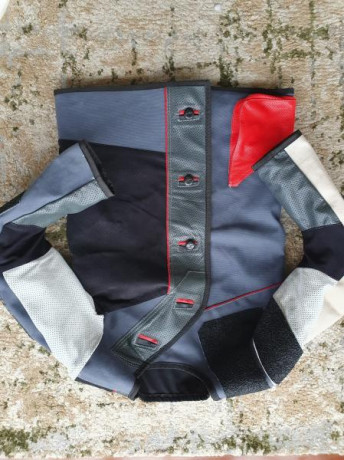 Buenos días,
vendo los siguientes artículo:
1.-Guante de tito Kurt Thune Solid Grip
55€
2.-Botas de tiro 01