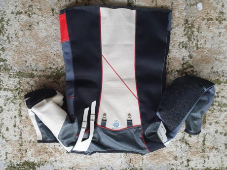 Buenos días,
vendo los siguientes artículo:
1.-Guante de tito Kurt Thune Solid Grip
55€
2.-Botas de tiro 12