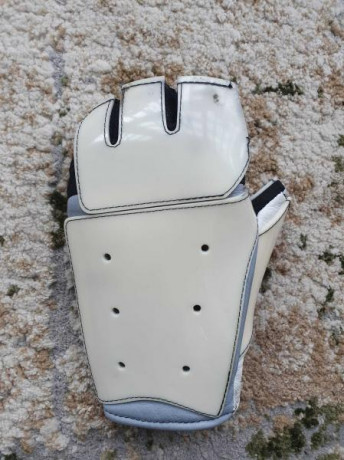 Buenos días,
vendo los siguientes artículo:
1.-Guante de tito Kurt Thune Solid Grip
55€
2.-Botas de tiro 11