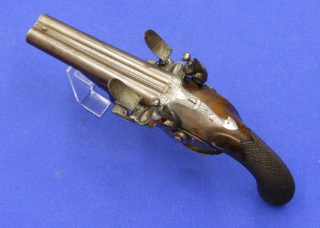 Voy a colocar unas fotos de un arma larga alemana de llave de mecha del siglo XVI. 172