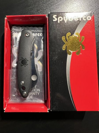 Buenas compañeros;

pongo a la venta

esta pieza, Spyderco Roadie Black, original, sin uso, de colección, 00