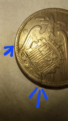 Vendo moneda de 50 pesetas de franco,  canto una grande libre, de 1957 estrella 58 . Con defecto de troquelaje 01