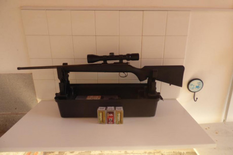 Se vende carabina CZ del calibre 17 HMR con visor Bushnell 1.5-6x44 puesta en  tiro. Cañón con rosca y 02