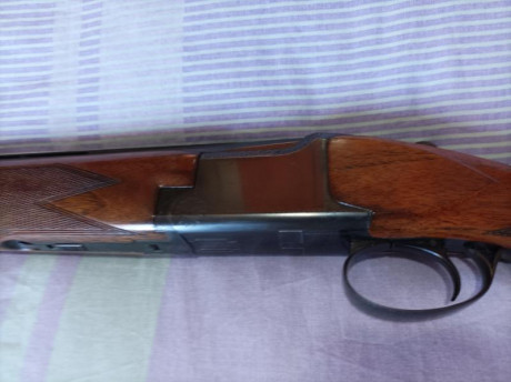 Se vende superpuesta Browning B25 game gun calibre 12, cañones de 70cm tres y una estrella,selector de 12