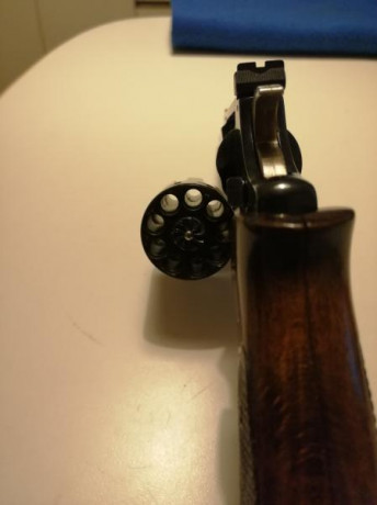 Pongo a la venta este Revolver, tiene Años pero está perfecto, tanto de Pavón como de mecanismos y madera. 01