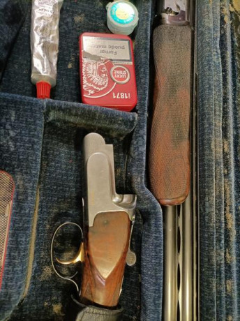 Mítica escopeta en extraordinario estado,cañón de 75cm así como juego de 6 ckokes BRILEY.Se cambia por 00