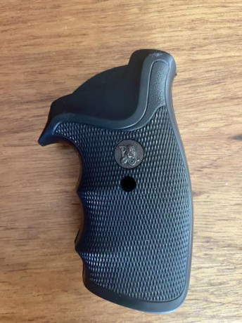 Cachas de goma Pachmayr sin estrenar para revólveres tipo 66 o 686,
VENDIDAS 02