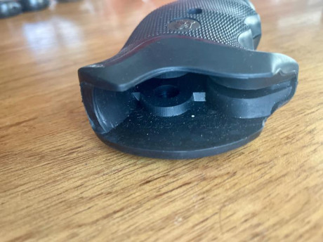 Cachas de goma Pachmayr sin estrenar para revólveres tipo 66 o 686,
VENDIDAS 00