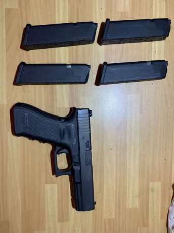 Vendo Glock 4 generación en perfecto estado ya que tengo la Glock 19 y no le doy uso. El arma va con cuatro 00