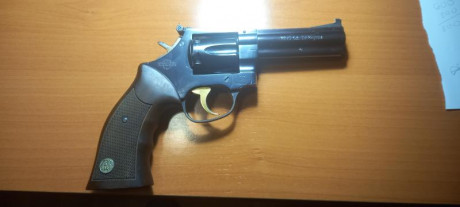 Pongo a la venta este revolver de la marca francesa de sobras conocido por todos. Este revolver es un 01