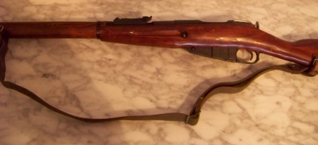 Recientemente adquirí un mosin nagant, y revisándolo palmo a plamo he visto diversos marcajes tanto en 82