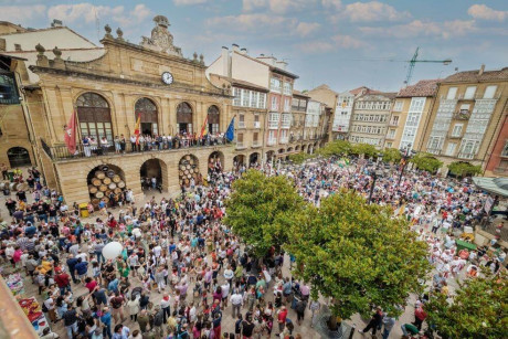 Buenas a todos desde La Rioja, es un placer tener un espacio con gente con la misma pasión. Espero aprender 30