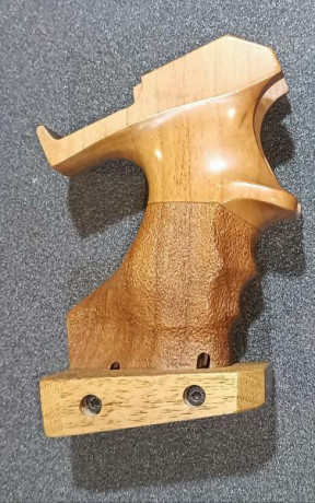 Buenas tardes,vendo cacha M , para Pardini electrónico.130 euros, un saludo. 01