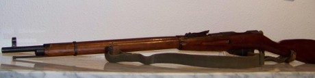 Recientemente adquirí un mosin nagant, y revisándolo palmo a plamo he visto diversos marcajes tanto en 111