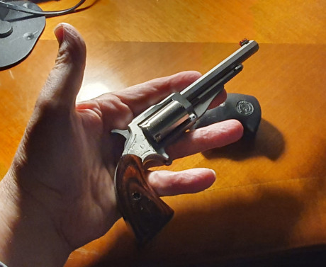 Hola,vendo este revolver solo estrenado,es de dos calibres con dos tambores y dos juegos de cachas,cal 00