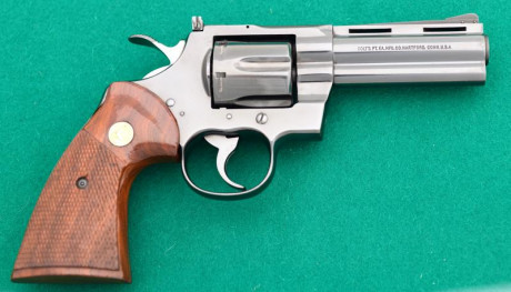 Vendo:
Colt Python del año 71
Estado al 98 %.
Rozaduras propias de su uso. (Ver tambor)
Precio 750 € portes 00