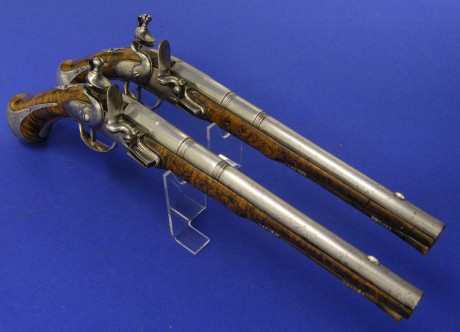 Voy a colocar unas fotos de un arma larga alemana de llave de mecha del siglo XVI. 52