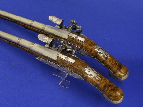 Voy a colocar unas fotos de un arma larga alemana de llave de mecha del siglo XVI. 62