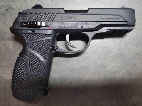 Vendo pistola de CO2 Gamo PT-85 BLOWBACK, prácticamente nueva, apenas 100 disparos.  La compré para practicar 00