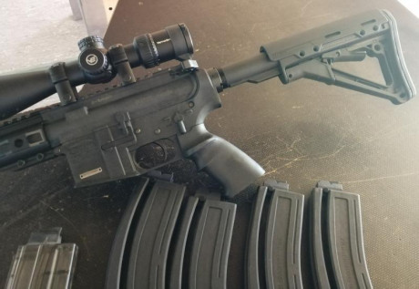 Chiappa M-Four pro gen3
--2 cargadores de 28 balas con poco huso.
--2 cargadores de 28 balas nuevos.
--1 02
