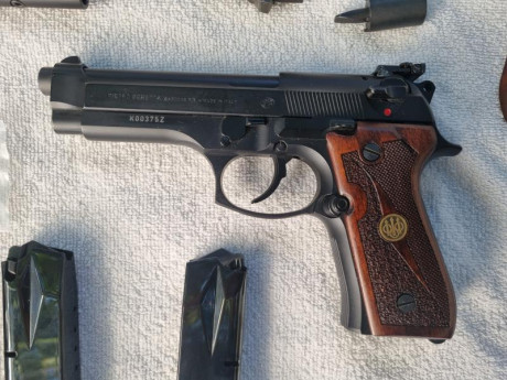 Vendida BERETTA 92 del calibre 9x19 mm. en buen estado con kit de 7 1/4 de pulgadas según  me contaron 01