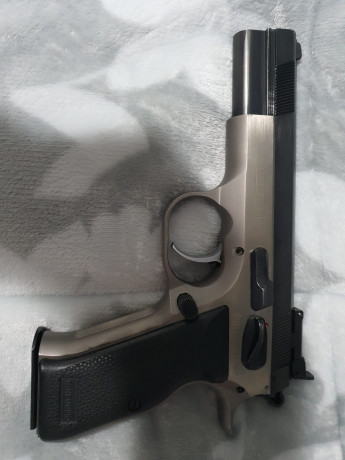 Se vende Tanfoglio Mach de 9 mm con cañon adicional del 40 SW, con dos cargadores del 9 mm y 2 del 40. 00