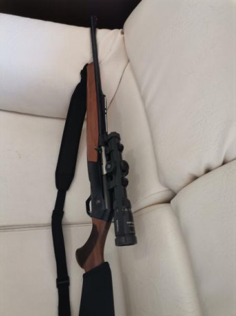 Esta a estrenar prácticamente, solo tiene 2 disparos para poner el visor a tiro, sin visor, 1400eur y 02