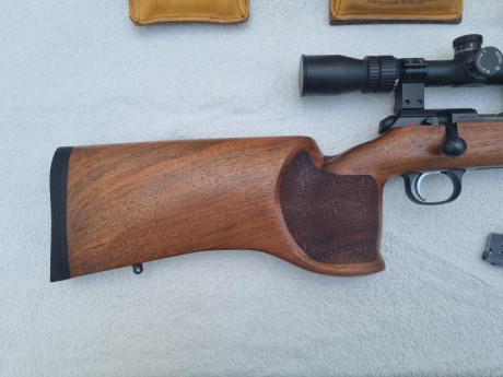 Vendo carabina CZ 457 VARMINT MTR del 22 lr con unos 500 disparos (de reestreno) con dos cargadores uno 12
