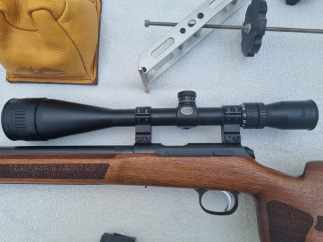 Vendo carabina CZ 457 VARMINT MTR del 22 lr con unos 500 disparos (de reestreno) con dos cargadores uno 22