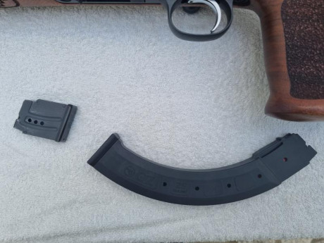 Vendo carabina CZ 457 VARMINT MTR del 22 lr con unos 500 disparos (de reestreno) con dos cargadores uno 20