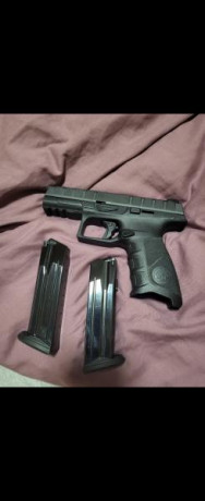 Beretta Apx sin estrenar en su caja papeles dos cargadores y baqueta de limpieza por 600€ con los portes 00
