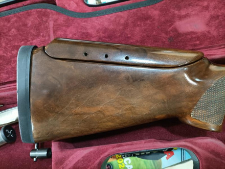 Muy poco uso, perfecta de pavón,madera y mecanismos,cañón de 76 cm ,metales pavonados en plata,banda alta, 02