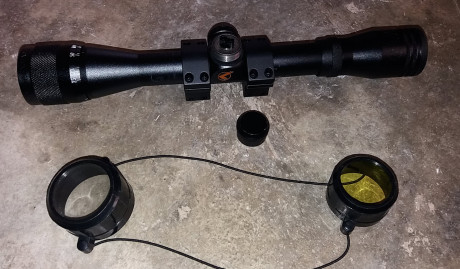 Tres visores para carabina, 1 Gamo 3-9x40 (con montura para rail picatini, no aparece en las fotos), 1 00