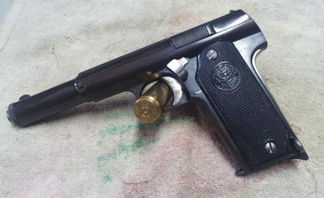 Lo dicho; se vende una Esperanza y Unceta de 1925, militar y en muy buen estado. Se vende con un cargador. 01