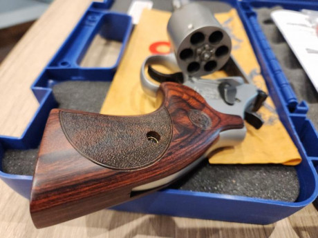 Vendo bonito revolver, para hacer hueco en el armero, Smith and Wesson 686 International, 6 pulgadas, 01