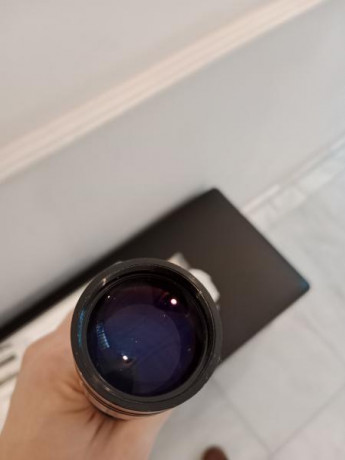 En muy muy buen estado. Calidad óptica y mecánica japonesa. Viene en su caja original con accesorios (tapas 11