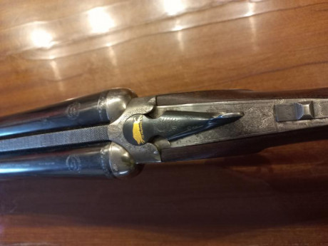 Escopeta paralela Hermanos Zamacola, modelo Jabali
Culata pistolet
Guardamanos cola de castor
Cañones 12