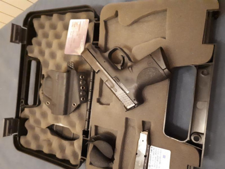 Se vende mp9 compac.
450e incluye portes.
Con maleta original y funda porte.
Guiada en F.
Escucho ofertas. 02