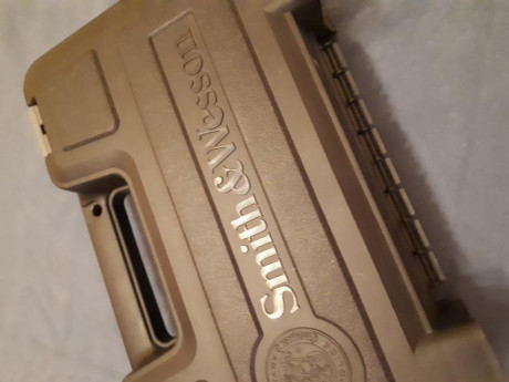 Se vende mp9 compac.
450e incluye portes.
Con maleta original y funda porte.
Guiada en F.
Escucho ofertas. 00
