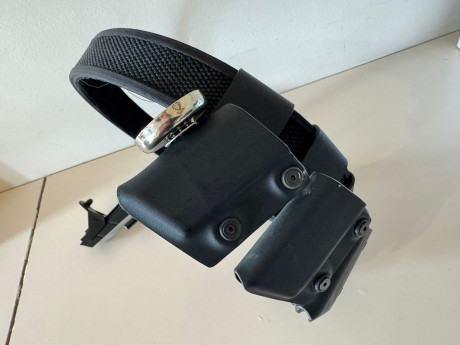 Vendo para pistolas tipo 1911 monohilera; STI, SPS, SPS, etc... monohilera.

Cinturón Blackscorpion, más 02