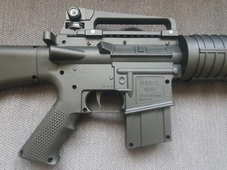Vendo carabina aire comprimido Ekol M 550. Calibre 5.5. 20 julios. Cañón acero estriado. Asidero y alza 11